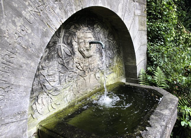 Brunnenwege_quer_endfassung2.indd Brunnenwege_quer_endfassung2.indd